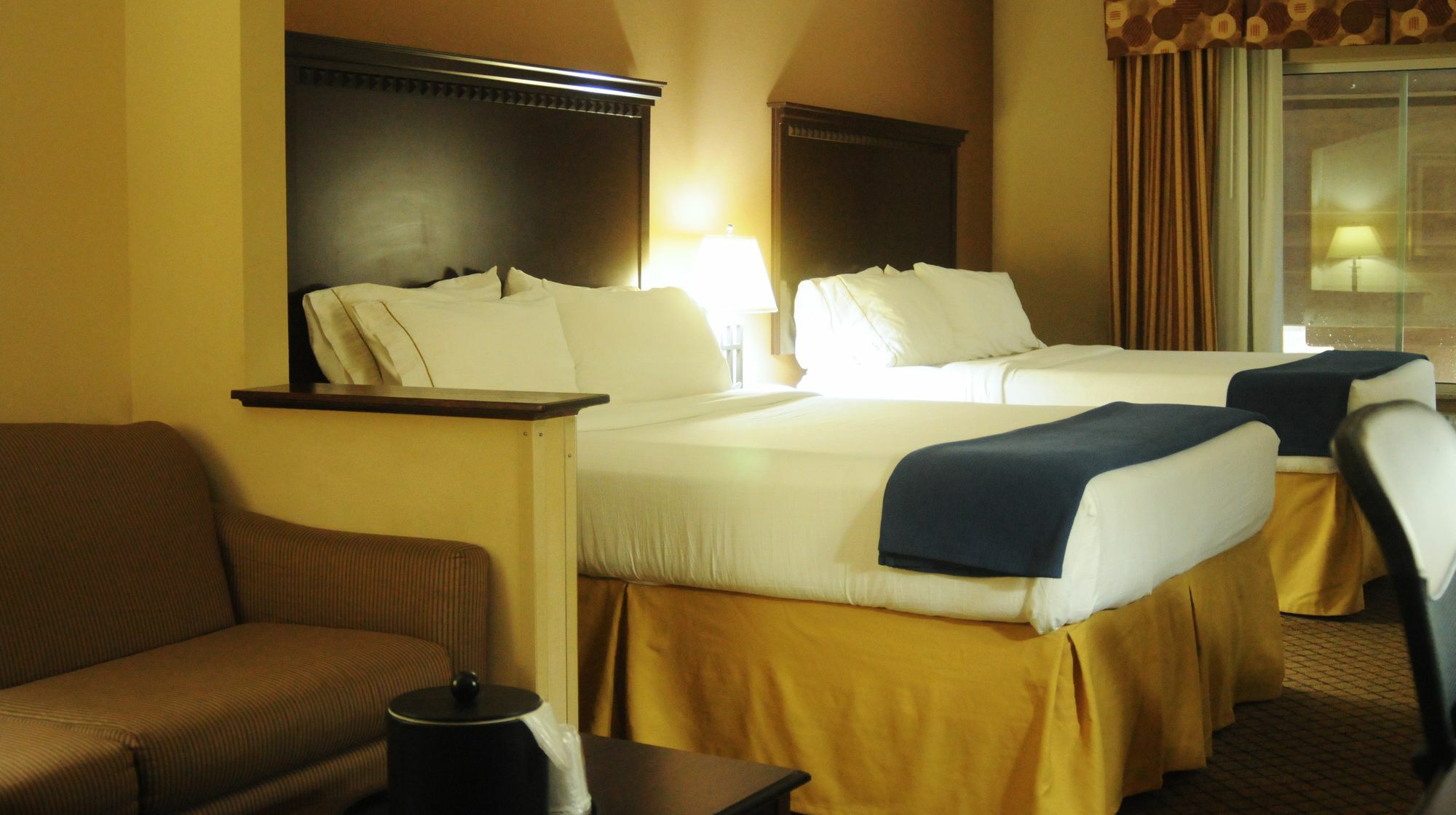 Holiday Inn Express Hotel & Suites Sedalia, An Ihg Hotel Buitenkant foto